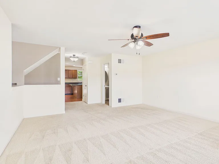 117 Mapleton Blvd — Photo 8