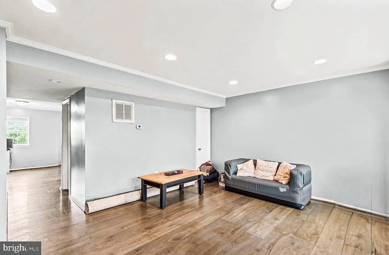 3 bed, 4.0 bath, 1652 sqft, $2,600 — Photo 2
