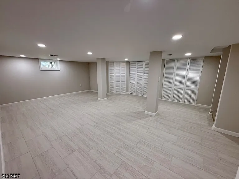 48 E Madison Ave — Photo 43