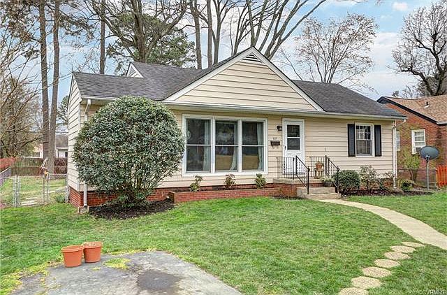 1st image of 3015 Kenwood Ave