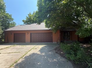 1818 Patricia Acres Ct, Winterset, IA 50273