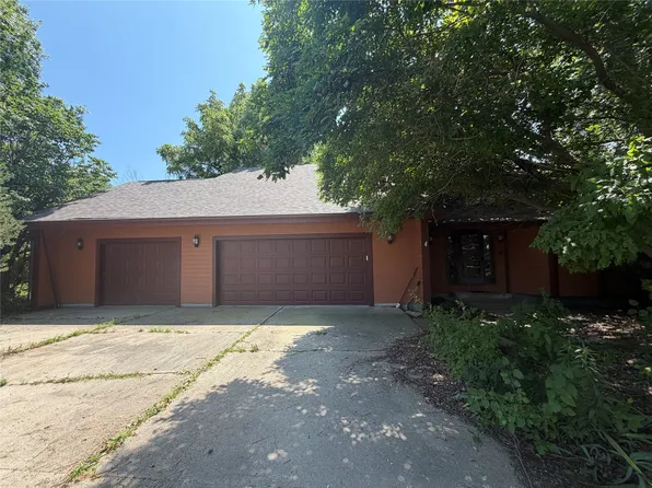 1818 Patricia Acres Ct, Winterset, IA 50273