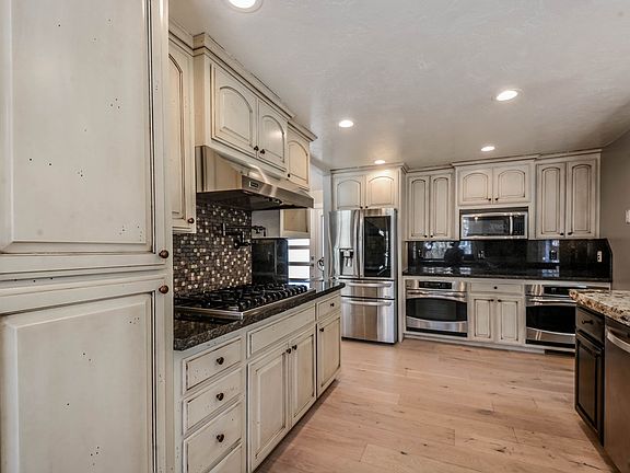 2nd image of 2318 Malibu Dr