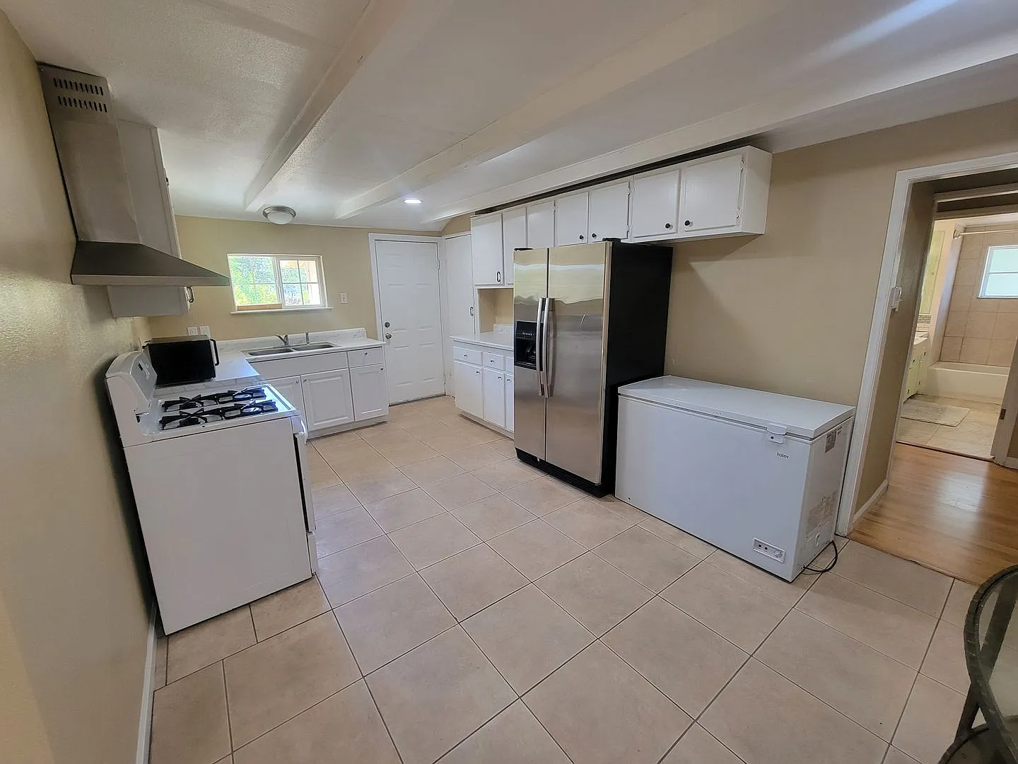 Available Soon! Lovely 5 Bed / 2 Bath Home In Sacramento, Ca — Photo 4