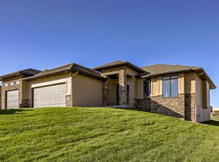 506 Brentwood Dr, Gretna, NE 68028
