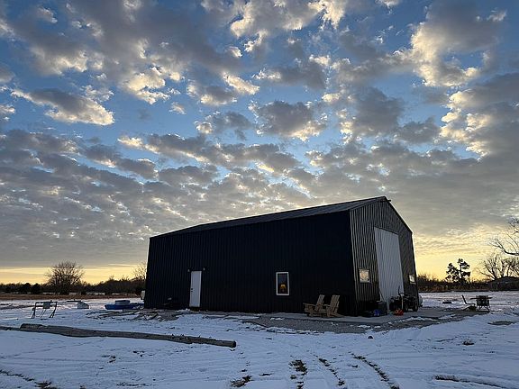 2nd image of 991 NE 100th Rd