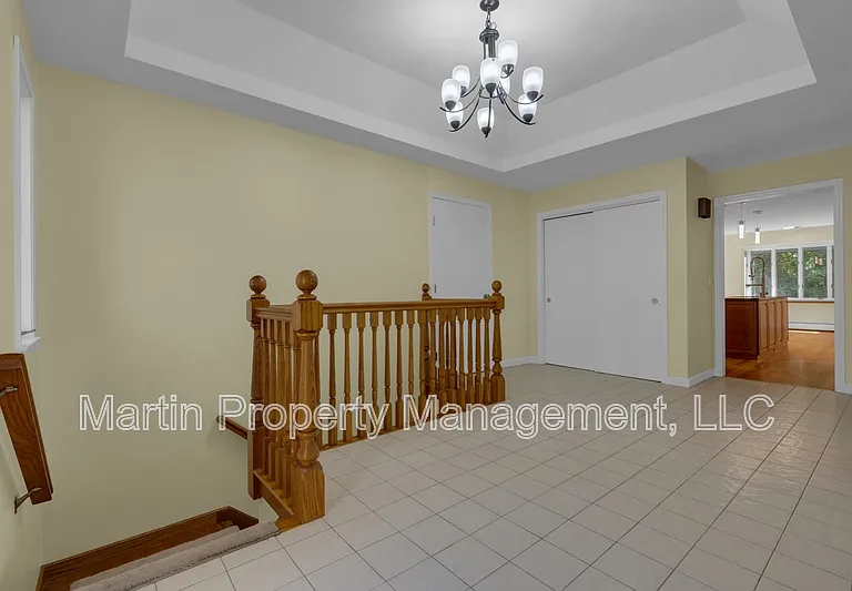 52 Rayburn Rd — Photo 8