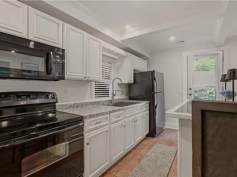 554 E Main Rd — Photo 9