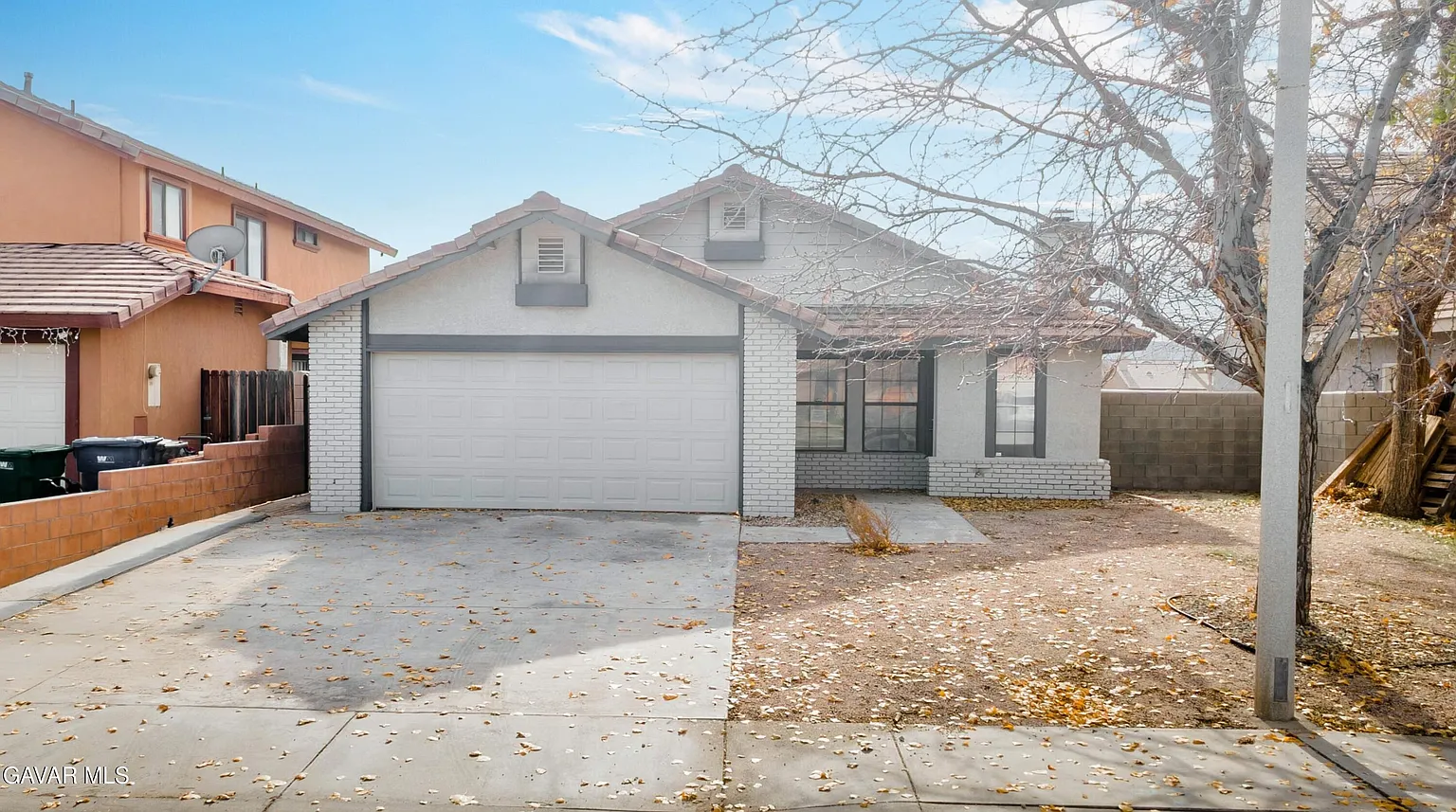 1270 W Avenue H4 photo 1