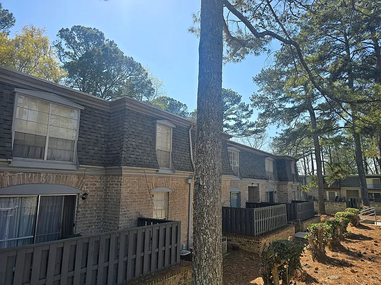 Chateau Montagne Apartments — Photo 6