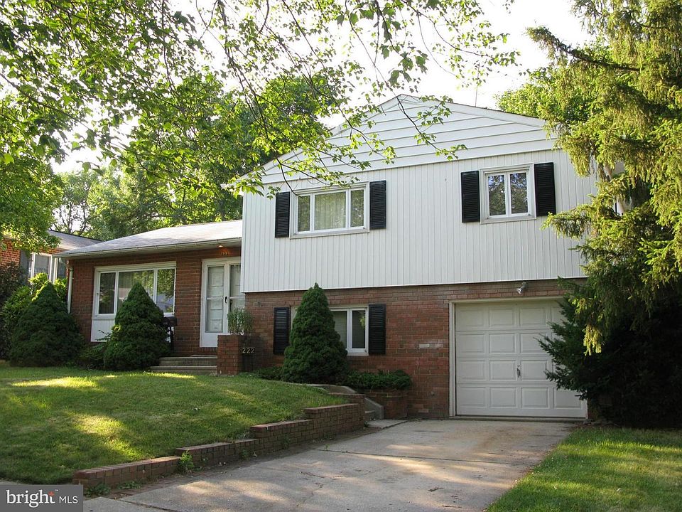 Spacious and well-maintained 3 Bedroom 2.5 Bath Split Level.