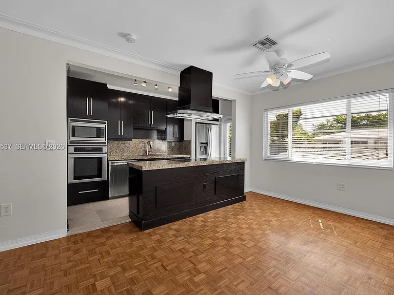940 Sevilla Ave #206 — Photo 8