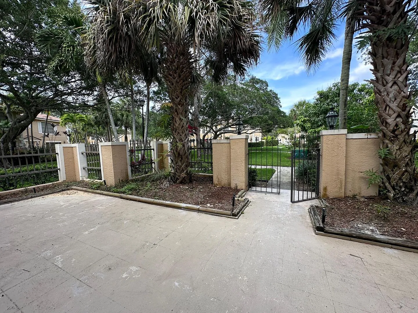 PGA National Beautiful 2 Bedroom 3 Bath Corner Townhouse — Photo 2