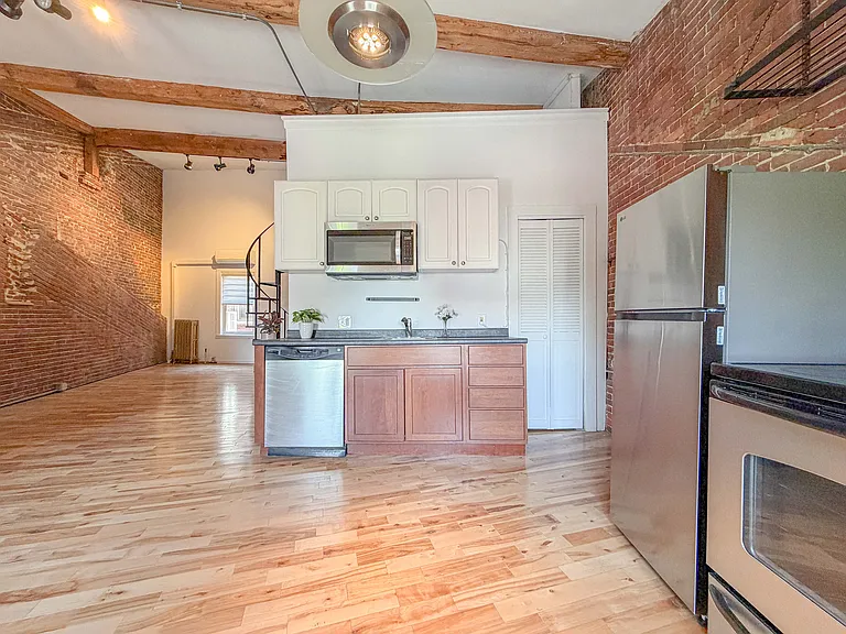 578 Congress St #3 — Photo 24