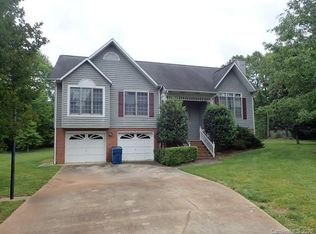 1884 Freedson Dr, Hickory, NC 28602