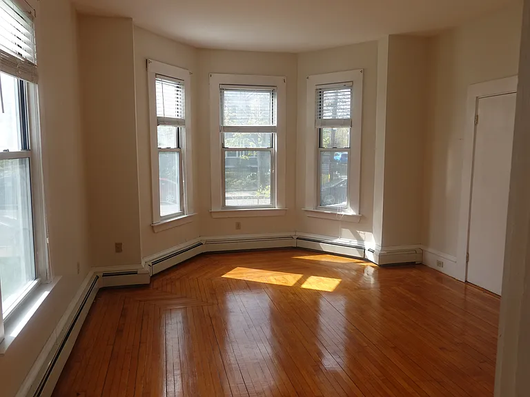 132 Crescent St #2 — Photo 1