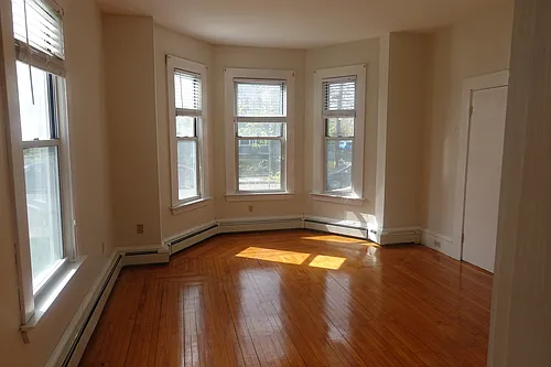 132 Crescent St #2 Photo 1