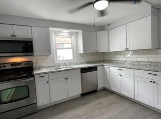 540 York Ave APT 4, Pawtucket, RI 02861