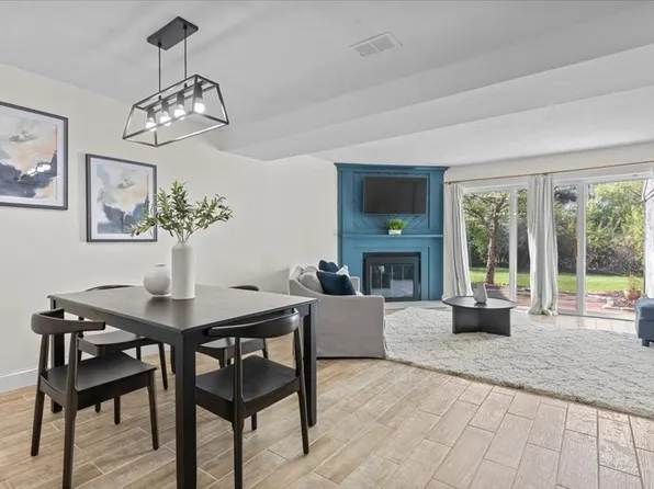 4 Apple Tree Hill Rd, Hopkinton, MA 01748