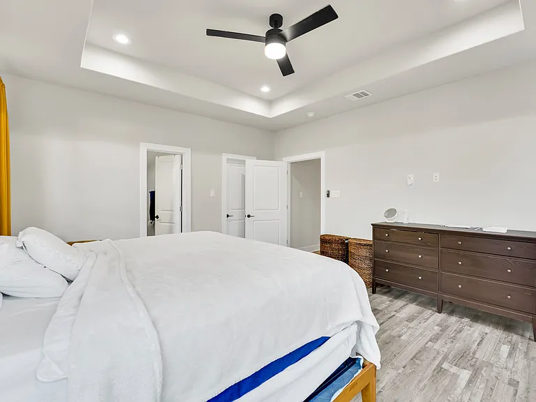 4621 Collins Ave — Photo 23