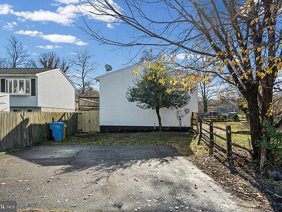 3rd image of 237 Poplar Ave