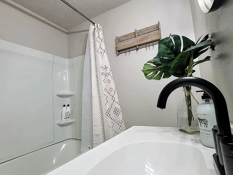 915 Ash St #1 — Photo 6