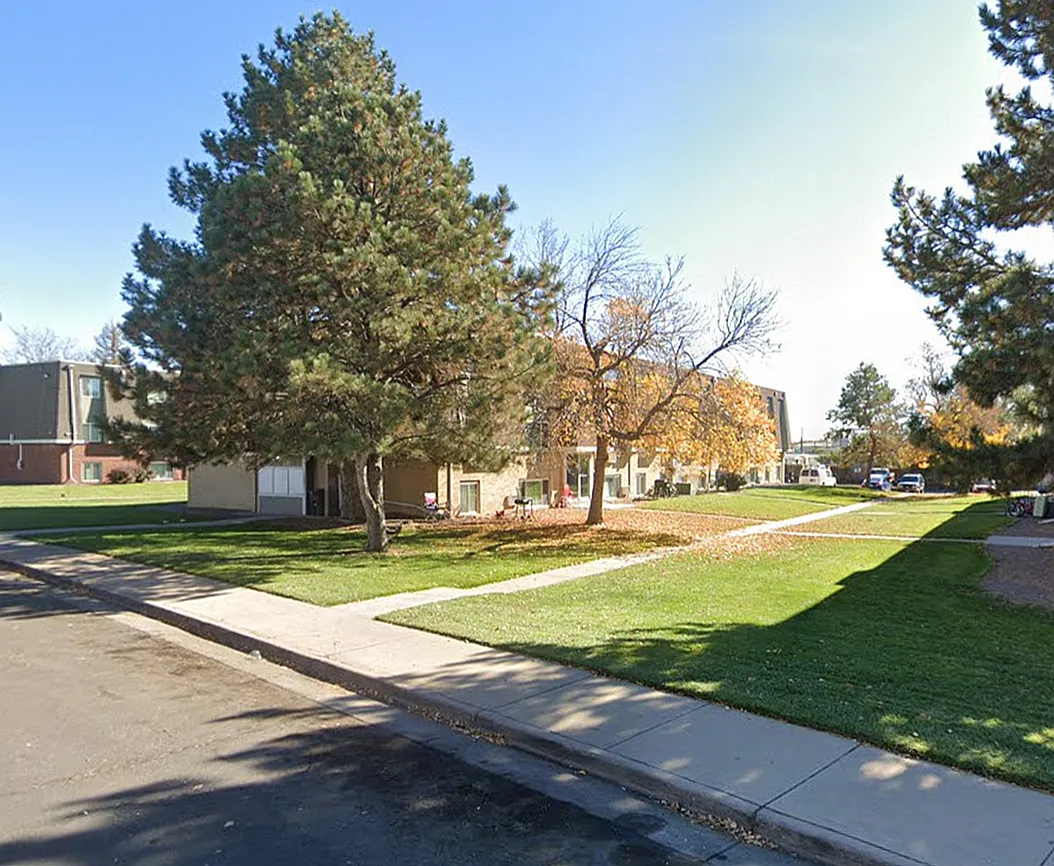 Laredo House Apartments — Photo 3
