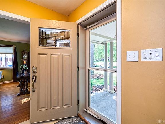 3rd image of 530 Woodview Dr