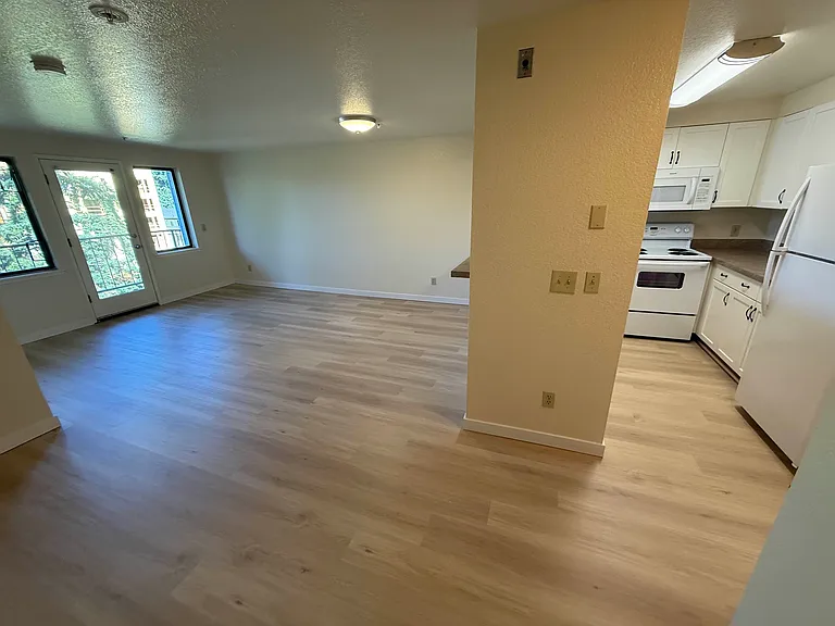 Portage Bay Apartments — Photo 6