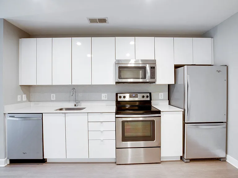 One-bedroom kitchen