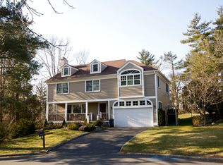 109 Pengilly Dr, New Rochelle, NY 10804