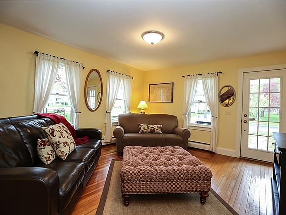 2nd image of 142 Lyell Ave