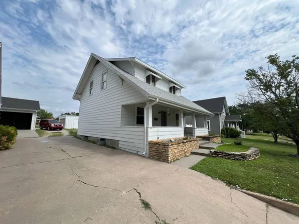 616 N Chestnut St, Beloit, KS 67420