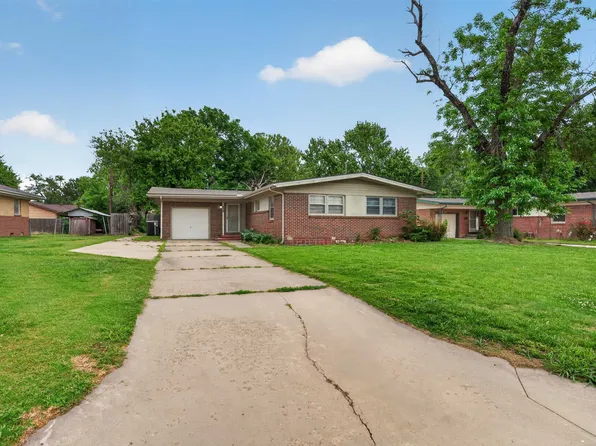 830 Anita Dr, Haysville, KS 67060