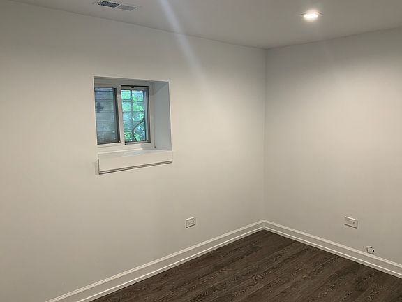 4th image of 1401 N Oakley Blvd #G