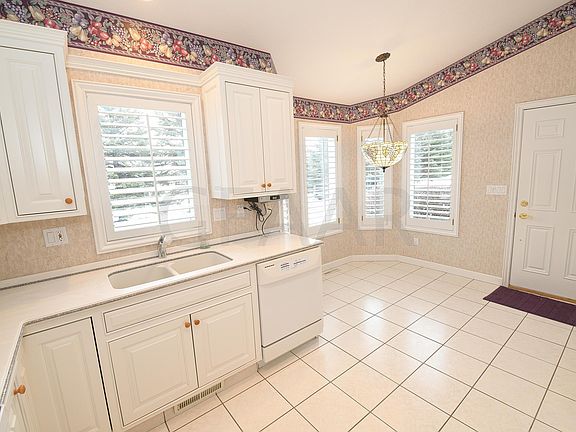 2nd image of 3401 Meadow Dr