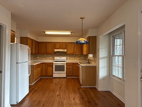 4th image of 22 Shackleford Dr
