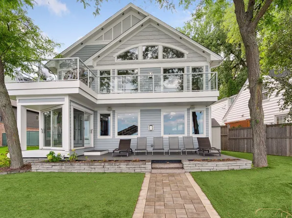 2807 McKenzie Point Rd, Wayzata, MN 55391