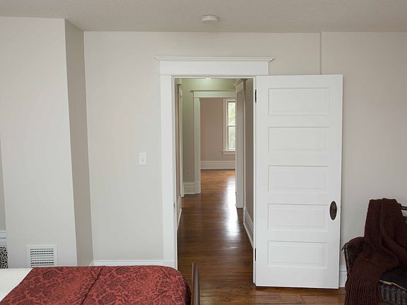 Hallway to other bedrooms