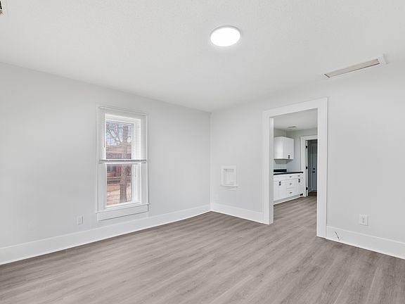 4th image of 1301 S Emporia Ave