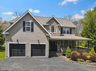 102 Remington Ln, Pocono Summit, PA 18346