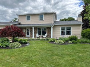 4908 Crest Hill Dr NE, Grand Rapids, MI 49525