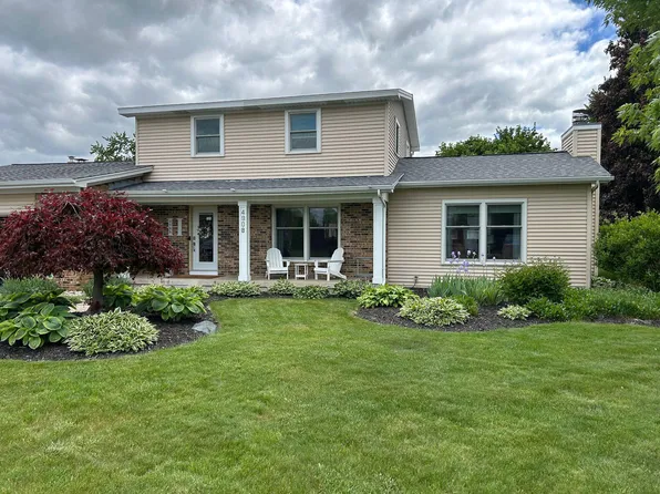 4908 Crest Hill Dr NE, Grand Rapids, MI 49525