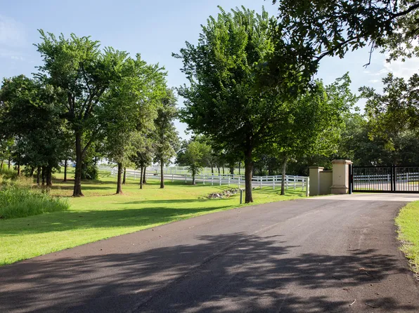 9588 Creek View Rd, Guthrie, OK 73044