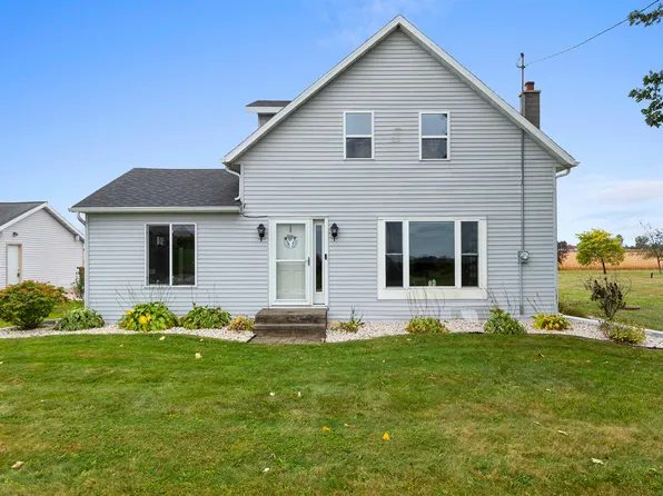 5637 Town Hall Dr, Pulaski, WI 54162