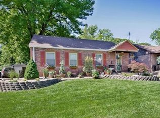 7048 Holly Hills Ave, Saint Louis, MO 63123
