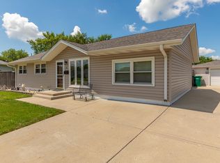 8 Sinde Cir, Romeoville, IL 60446