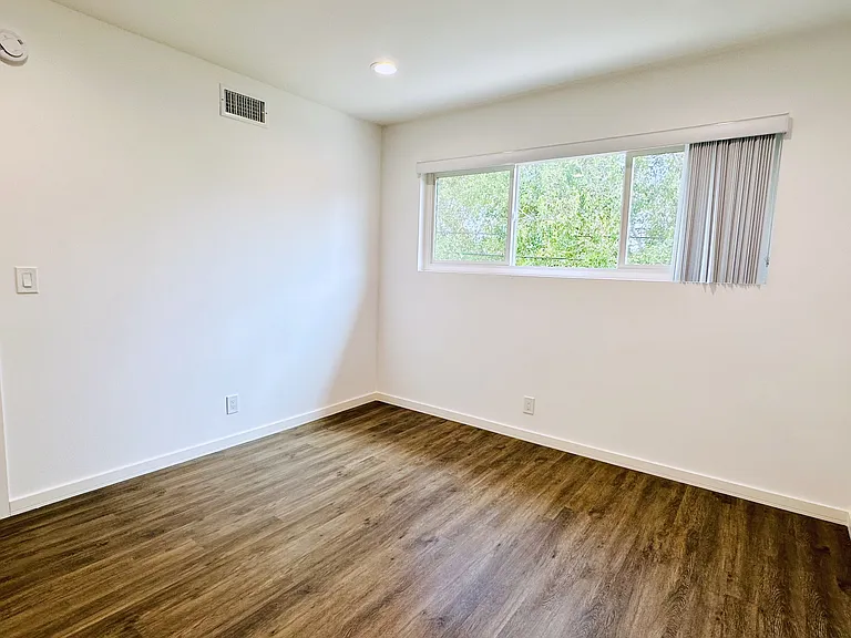 13440 Victory Blvd #9 — Photo 14