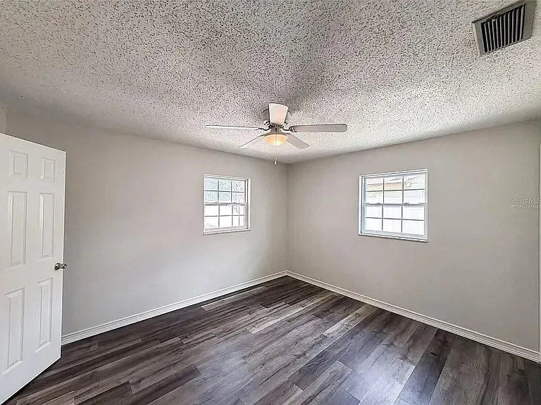 1817 Lori Ln W — Photo 3