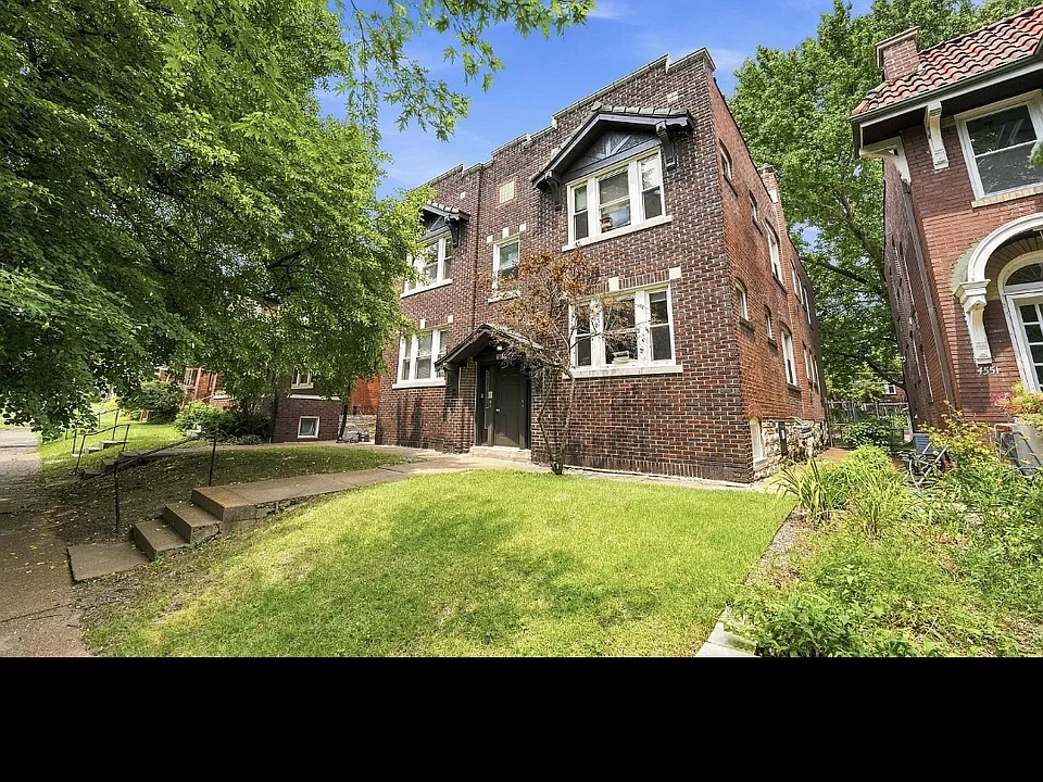 4555 Shenandoah Ave #1W